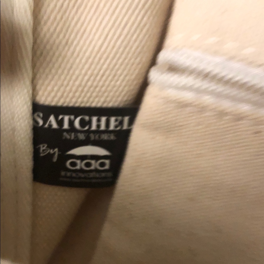 NIB Badgely Mishka signature tote - Picture 6 of 6